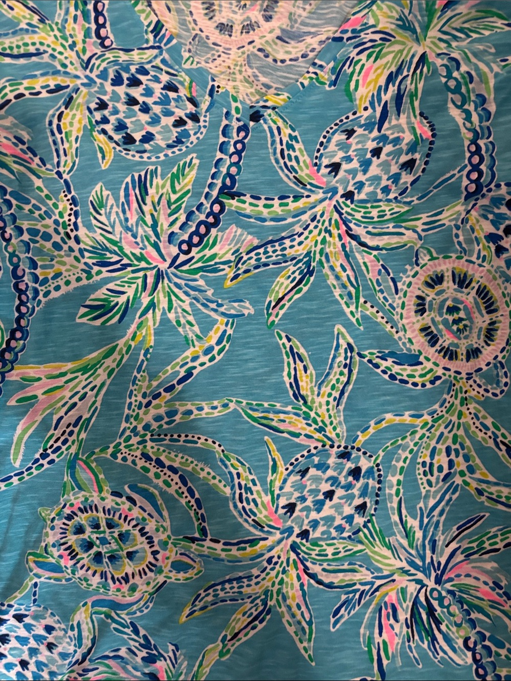 Lilly Pulitzer Large Tropical Print V-Neck Tee in Aqua Blue - Picture 3 of 4